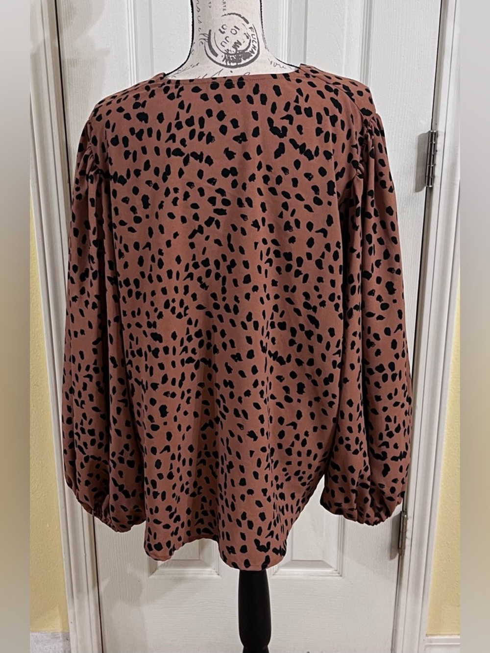 J. Brooks Boutique Brown Leopard Print V-Neck Blouse - Picture 3 of 7